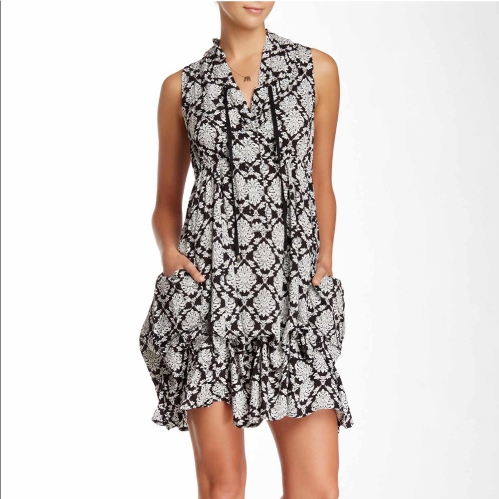 Papillon dress black and white